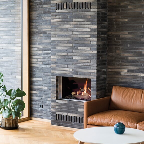 VISIO 70 F gas fireplace insert with front glass and cozy living room