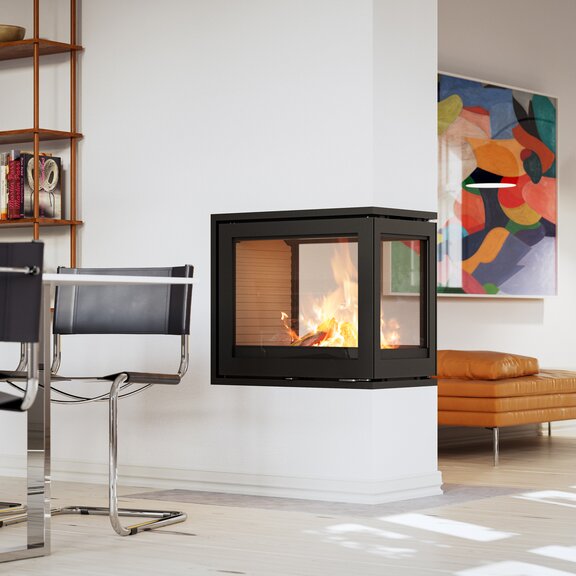 R-600 RD fireplace insert in a modern living room with leather sofa and design lamp