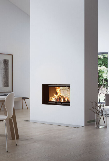 VISIO TUNNEL Wood fireplace VISIO TUNNEL stands in the centre of the brightly furnished room yet still allows a view from the living room to the dining room