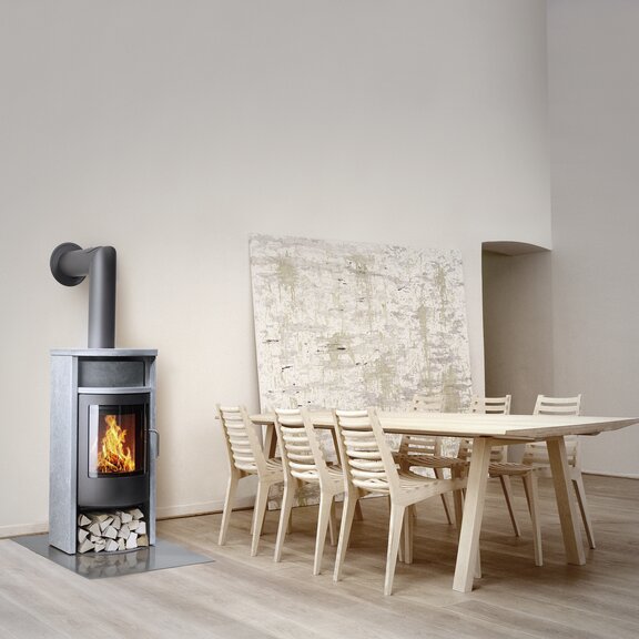 Wood stove BANDO with soapstone cladding in a minimalist living area