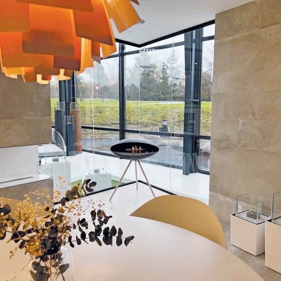 Bioethanol fireplaces Espoo Oak in the showroom