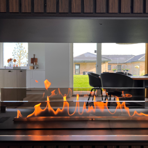 Bioethanol burner Panel Wall room divider, deep flame and glass pane in the living room